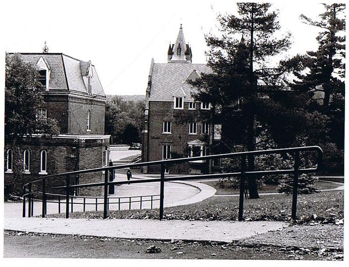 Bishop's University monster urban c-rail  -n/a skier-