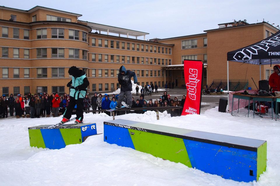 Blind locking on the school lunchtime railjam!