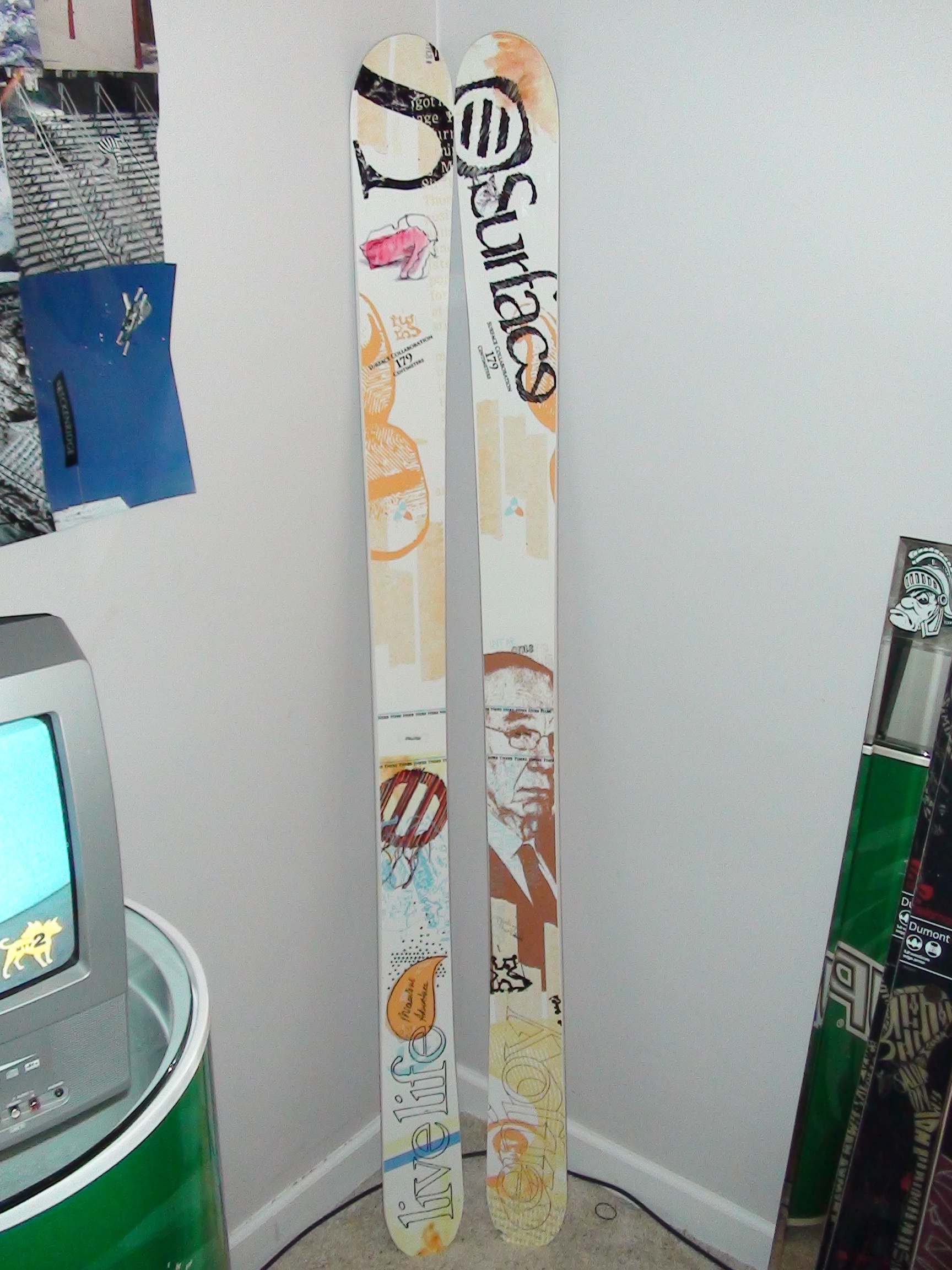 Brand New Surface (Live Life) 179cm skis 250$