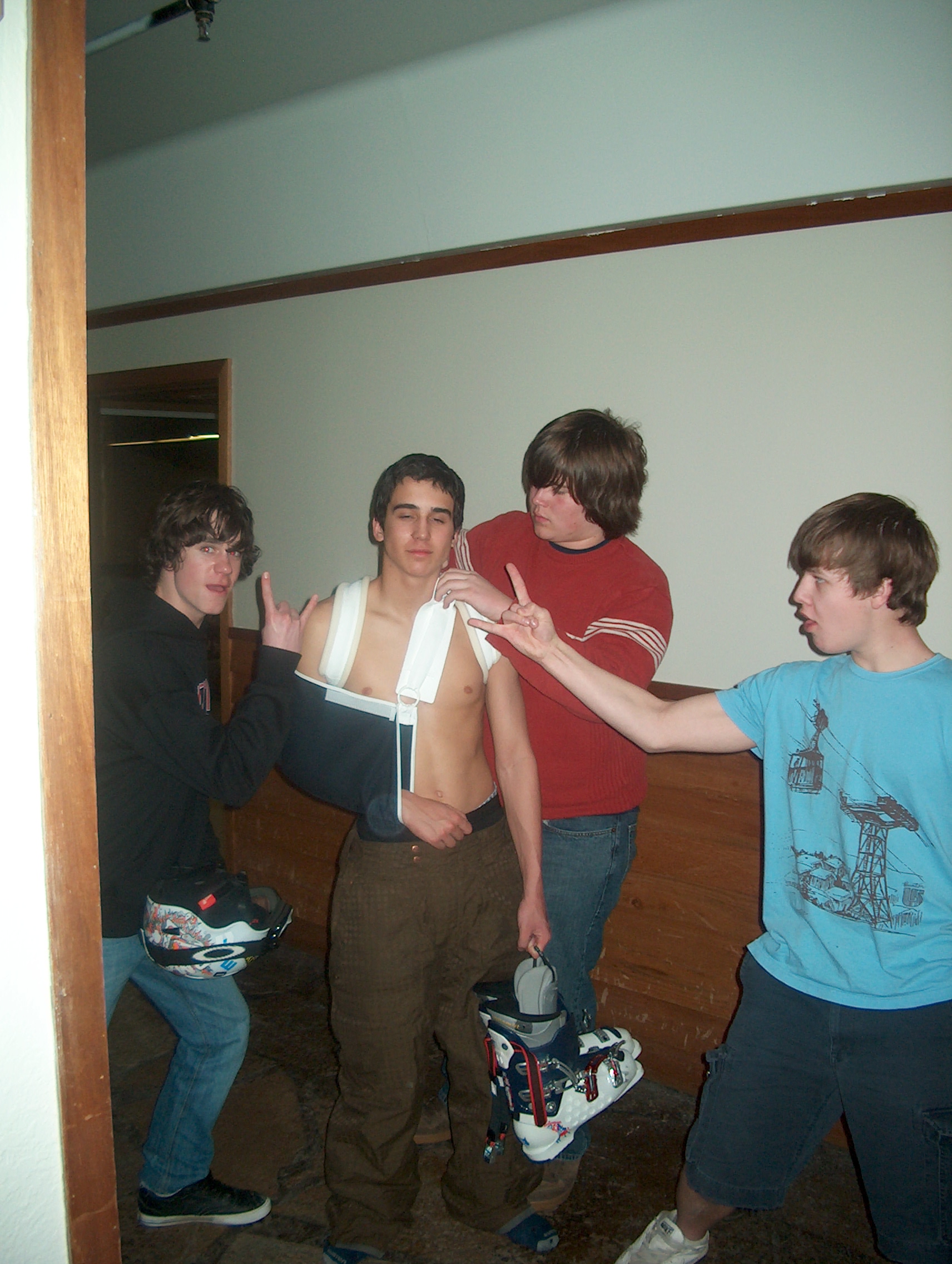 Broken collarbones so hott