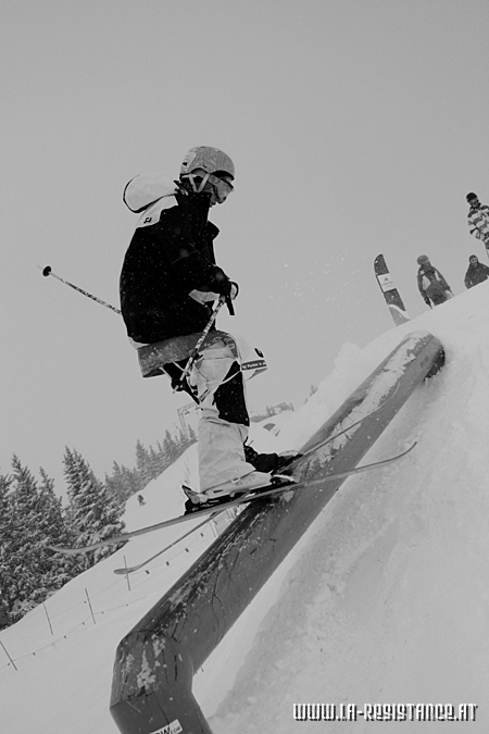 BS 270 off Black n' White