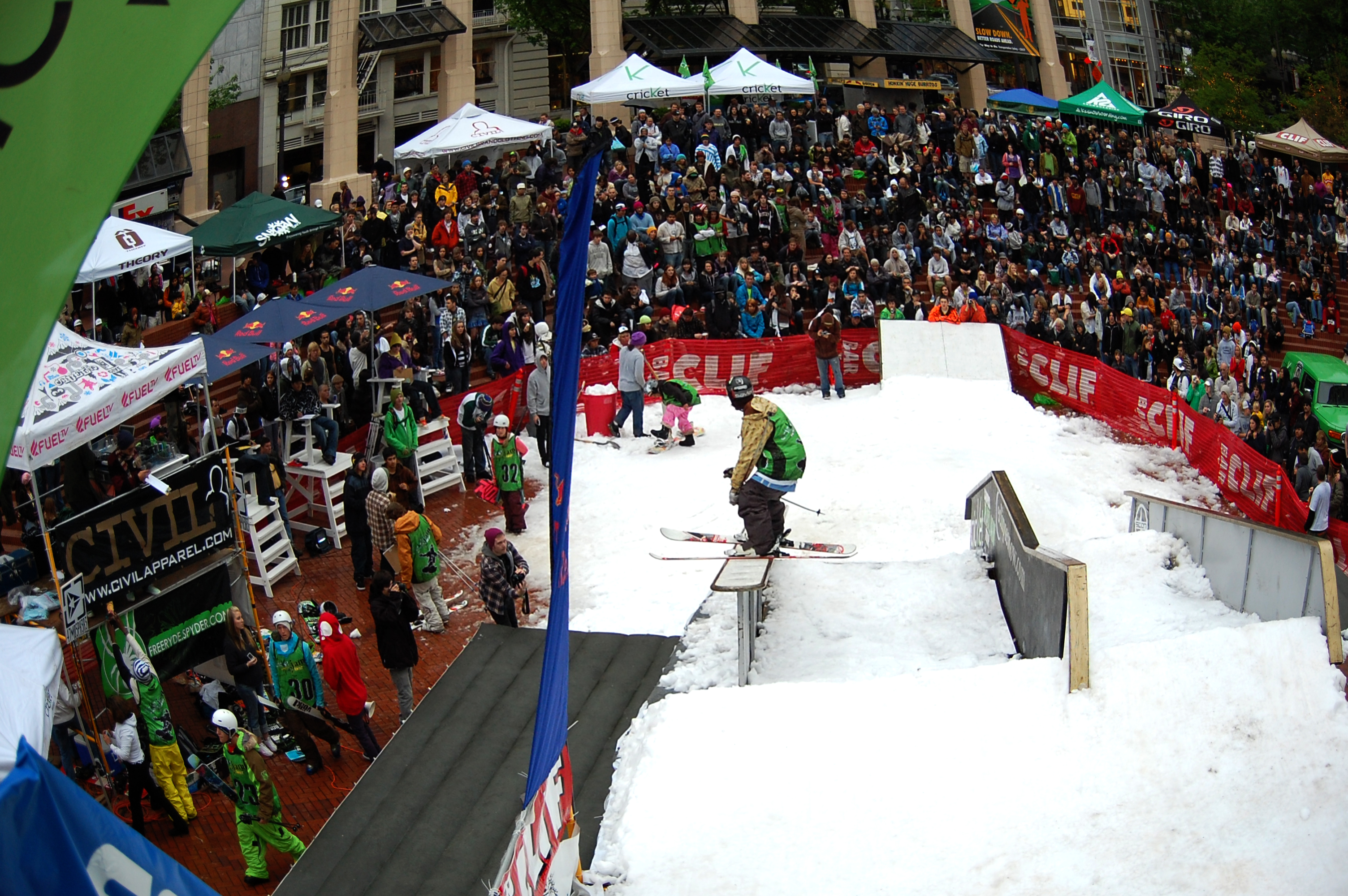 Campus railjam