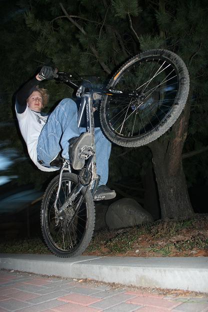 Chill manual on a small ledge (bike)