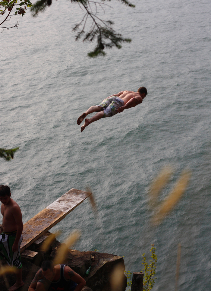 Cloveroneapparel.com