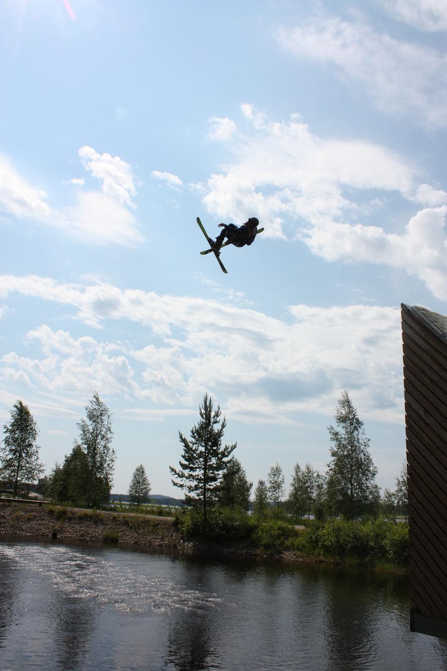 Corked tail 7 on water-ramps .
