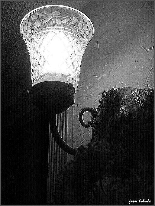 Creeped out lighting device