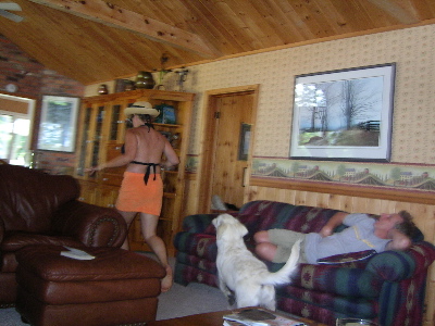 daws chases mom while pops asleep on couch