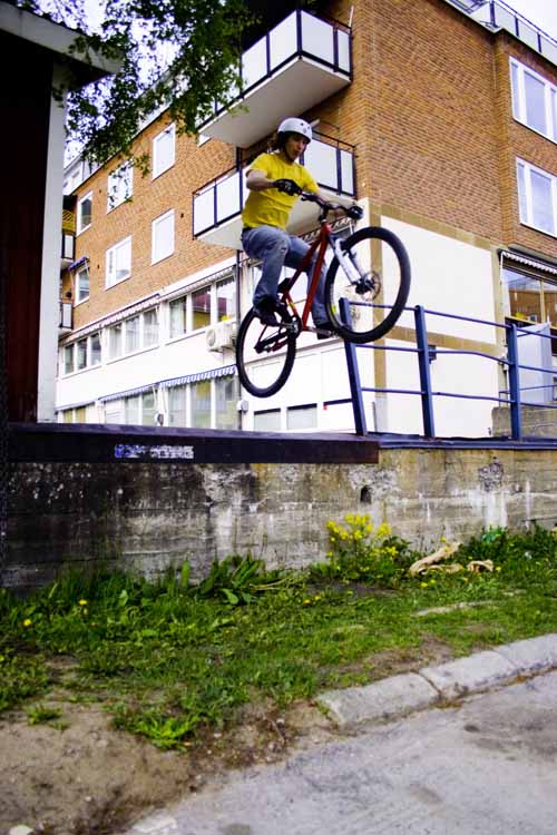 Drop and gap to road