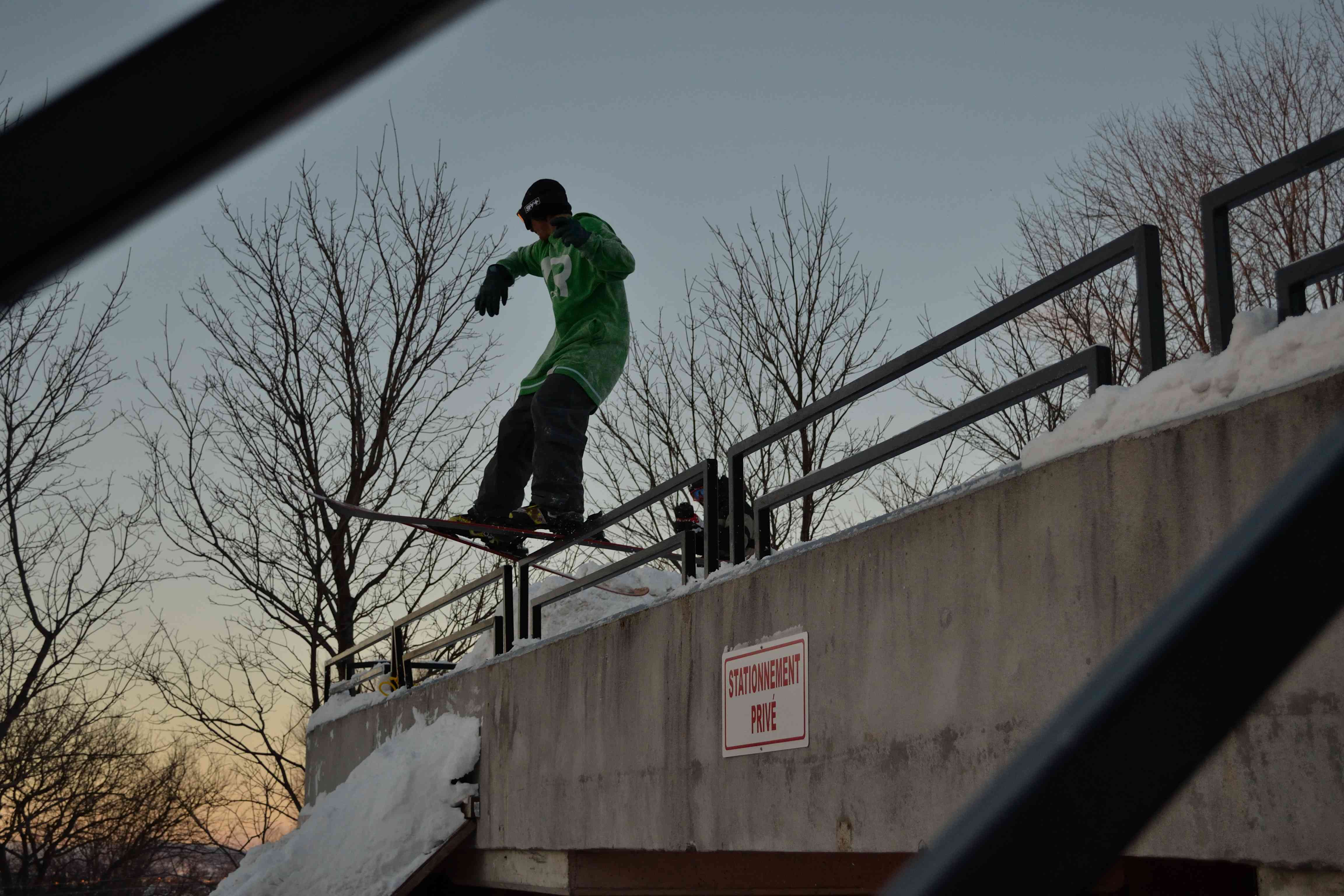 Drop rail