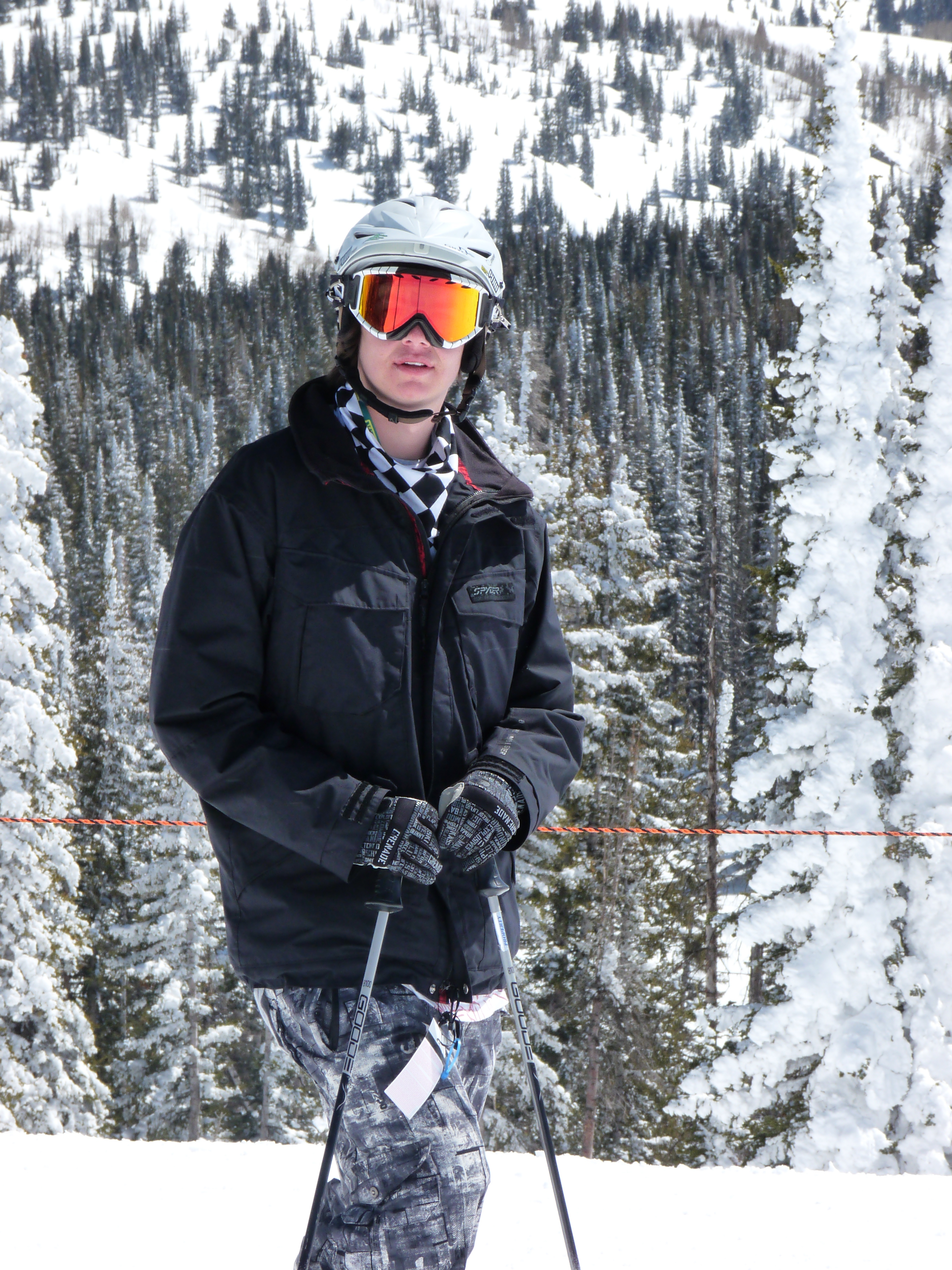 Drpoing in the x-mas tree bowl