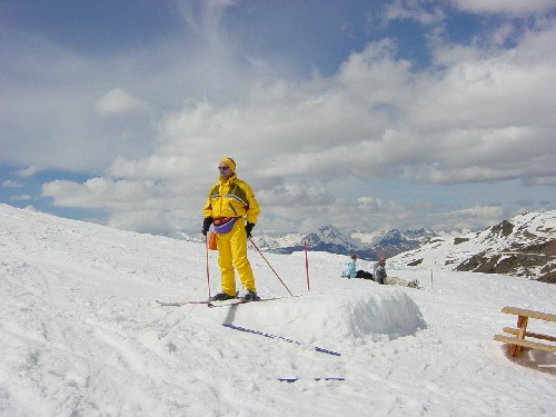 Dumbass skier blocking the picnictable