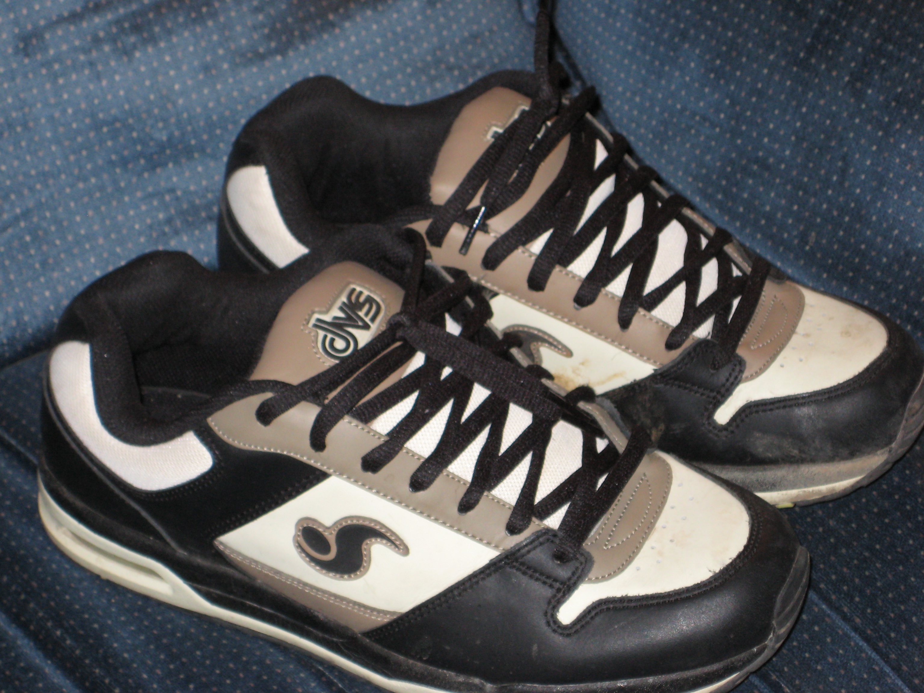 DVS shoes Size 11