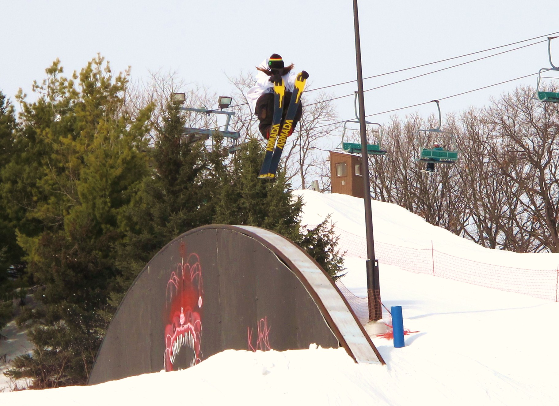 Edollo tight nose grab!