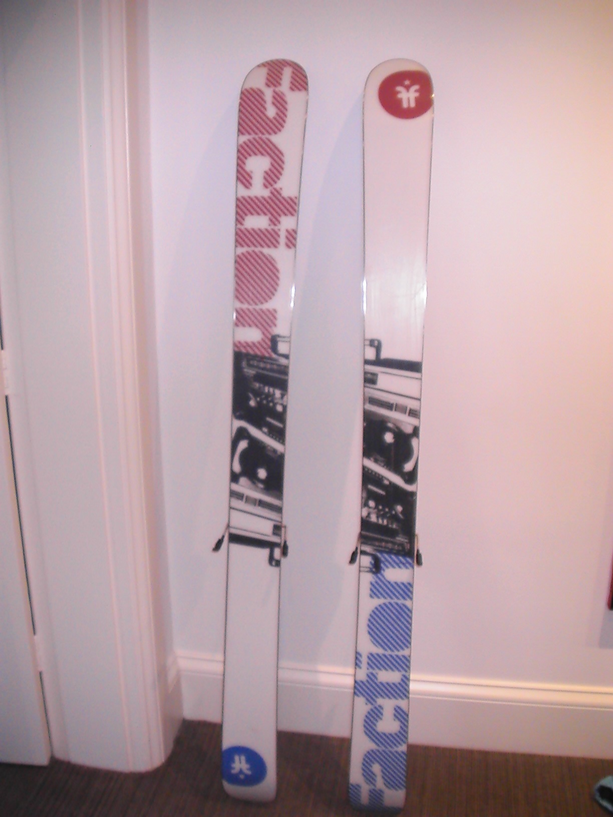 Faction Royales Dimensions 183cm 150/122/140 with Marker Griffons