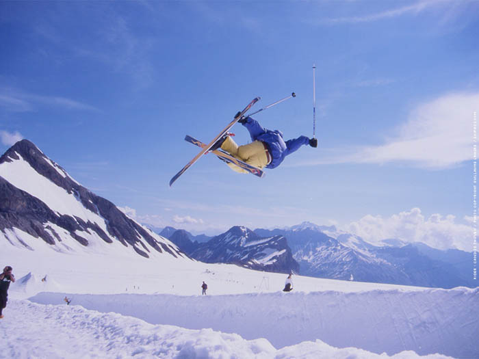 flawless pic candide grabbin some tail