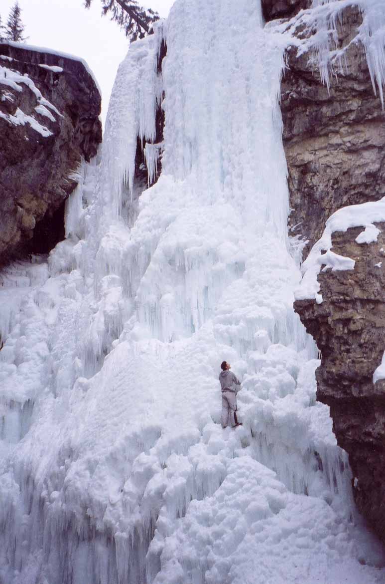 FREECLIMBING a Huge Water/ice Fall