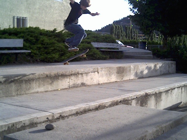 frontside pop shuvit