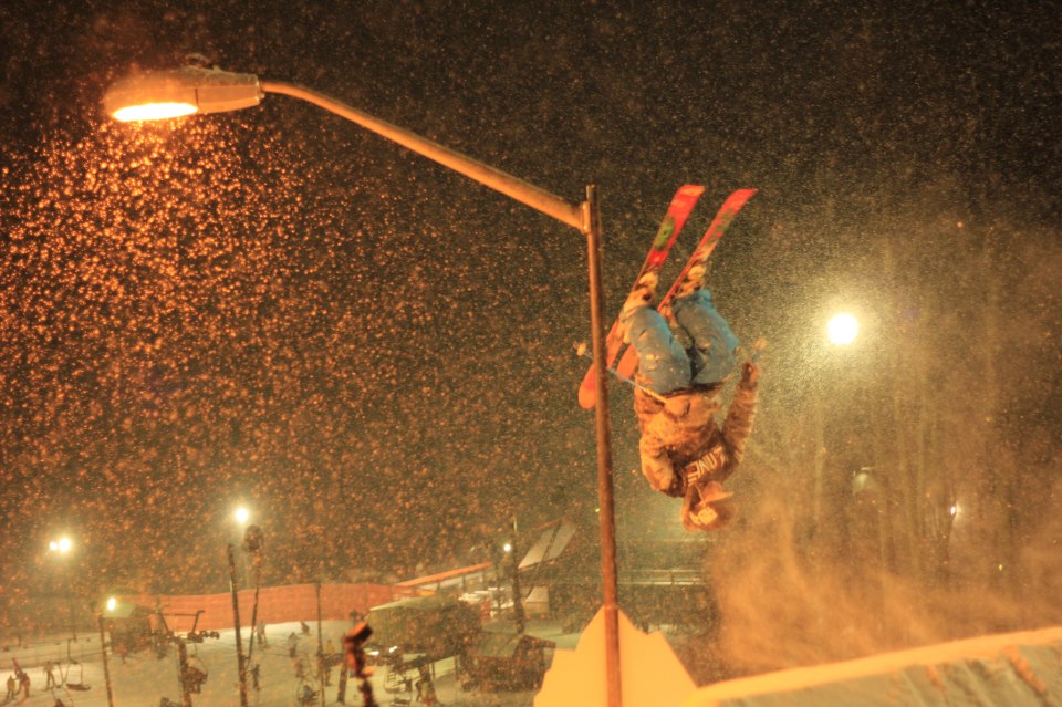 Fronty / Pole tap on light pole