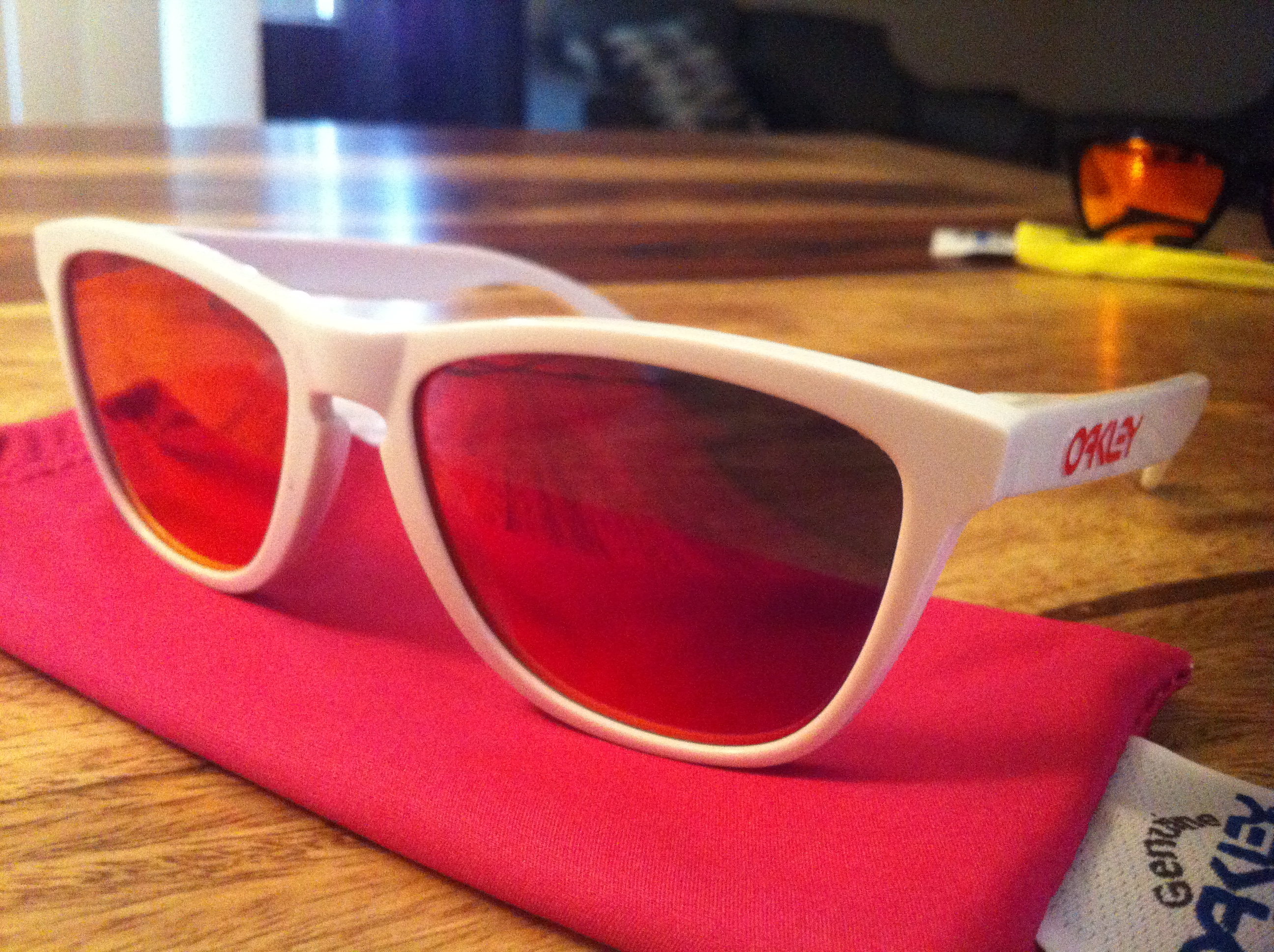 FS White w/ruby