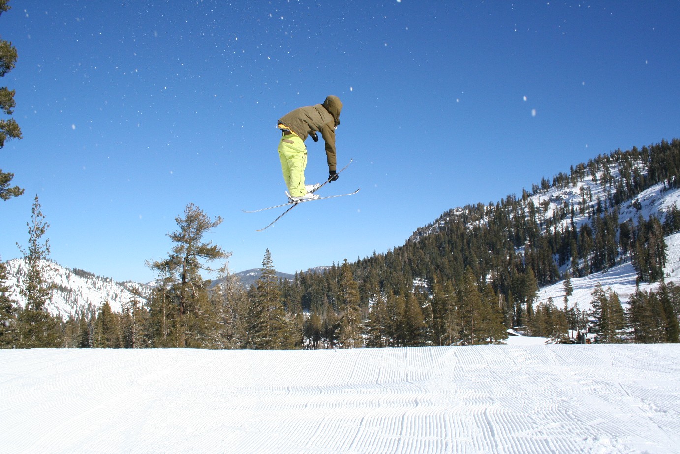 G money demonstrating how to hold a grab