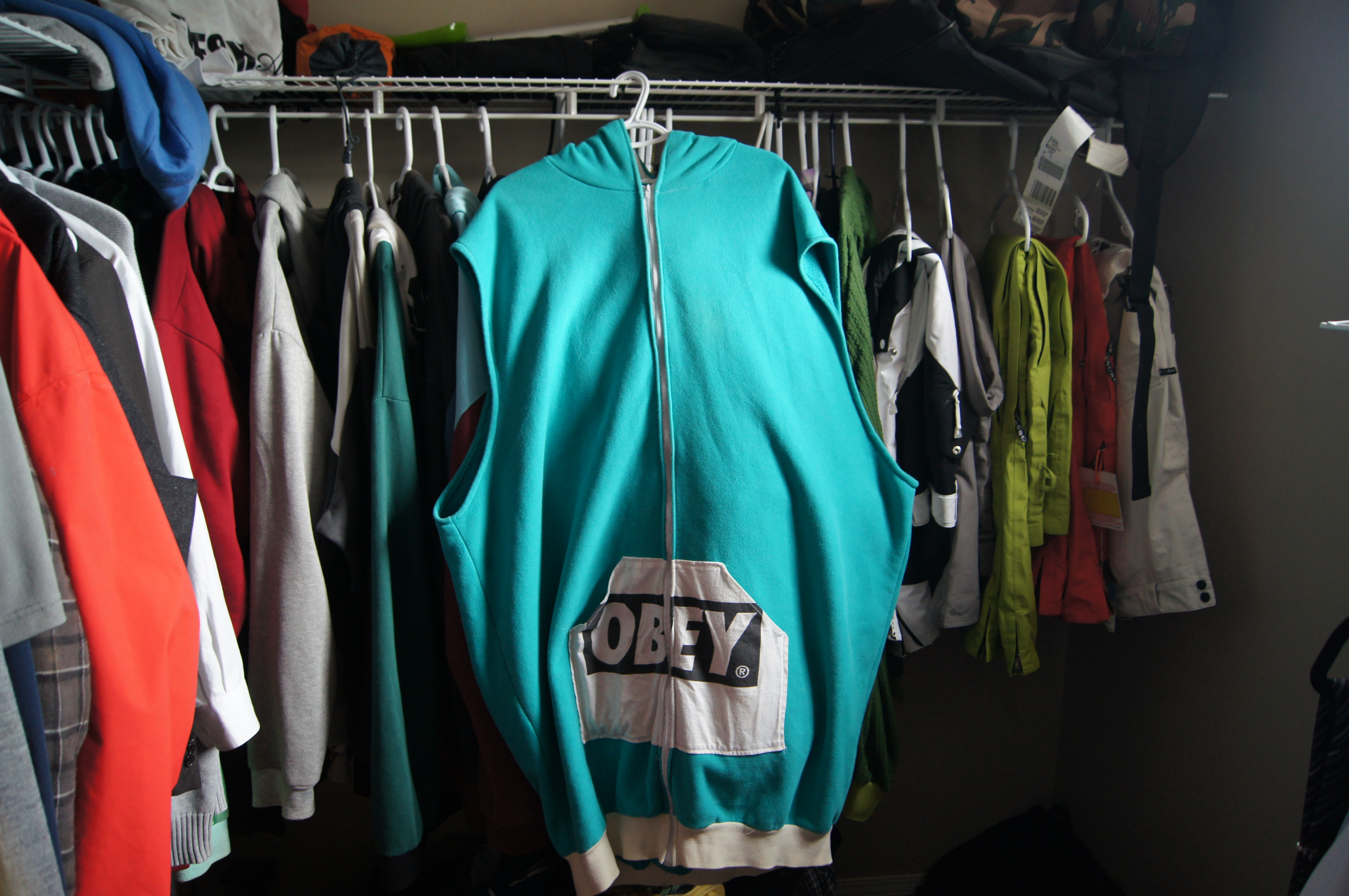 GAINT SWEATER VEST FROM LEIGH POWIS