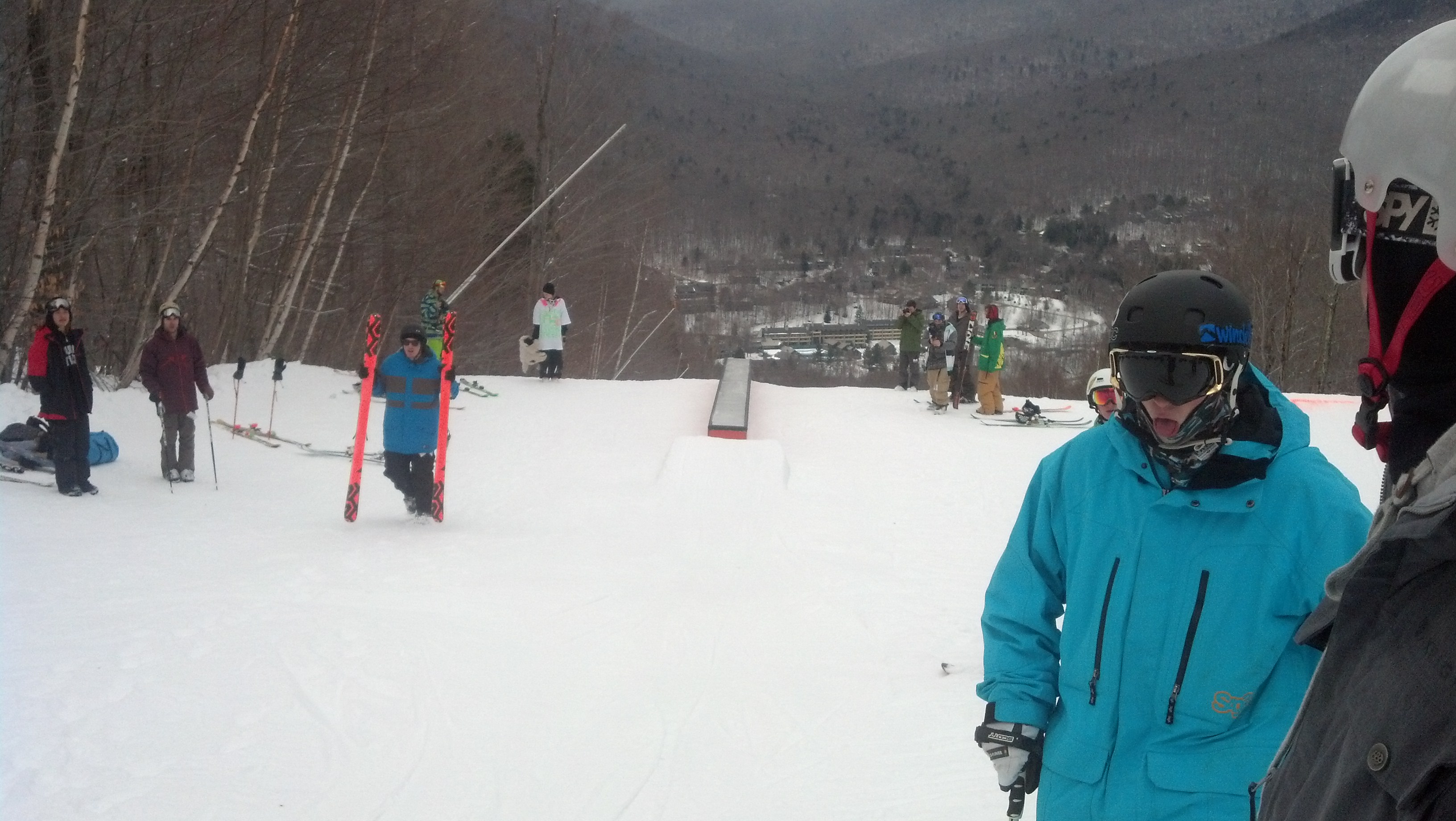 Game of ski on the flat box.