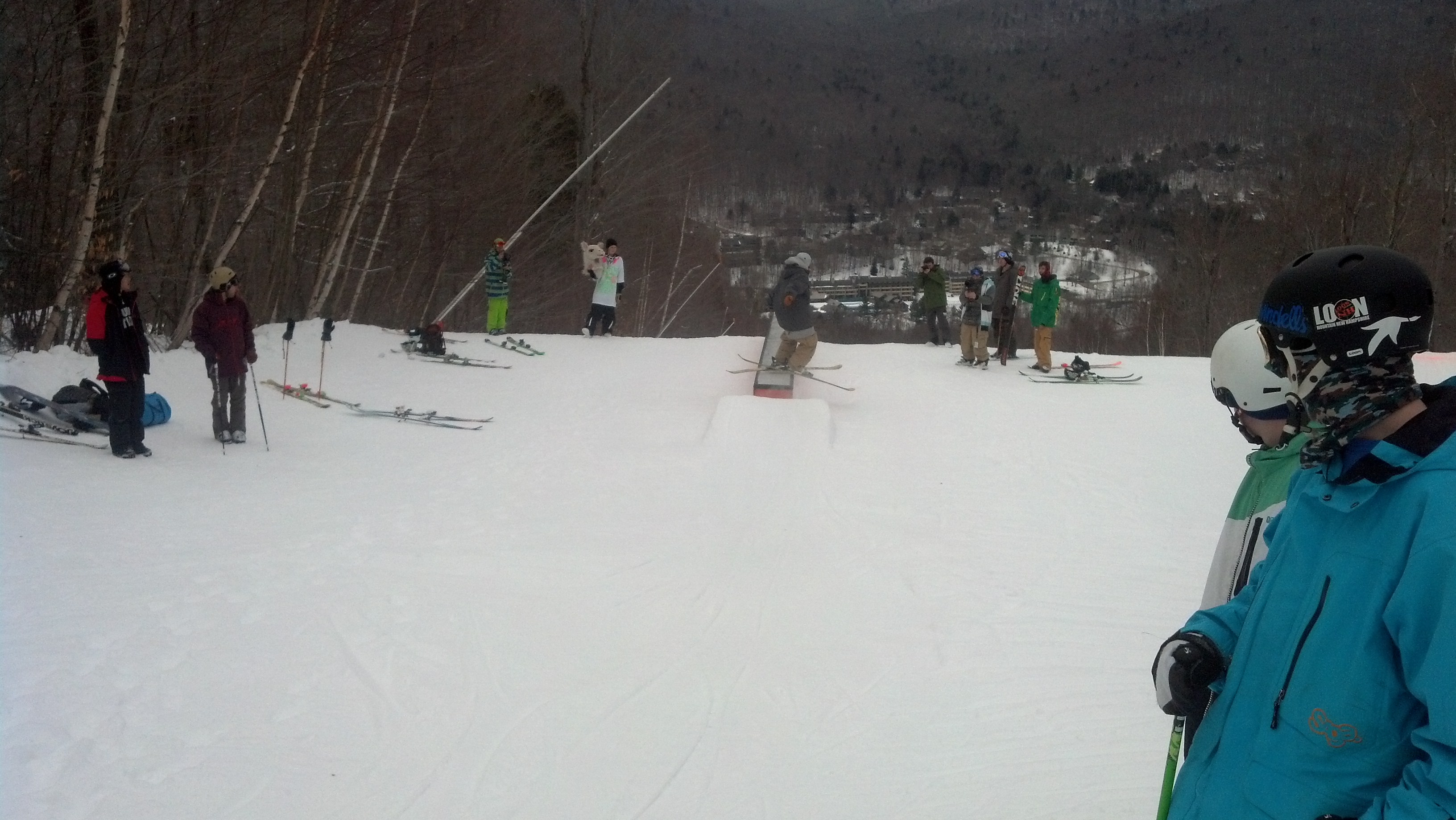 Game of ski on the flat box.