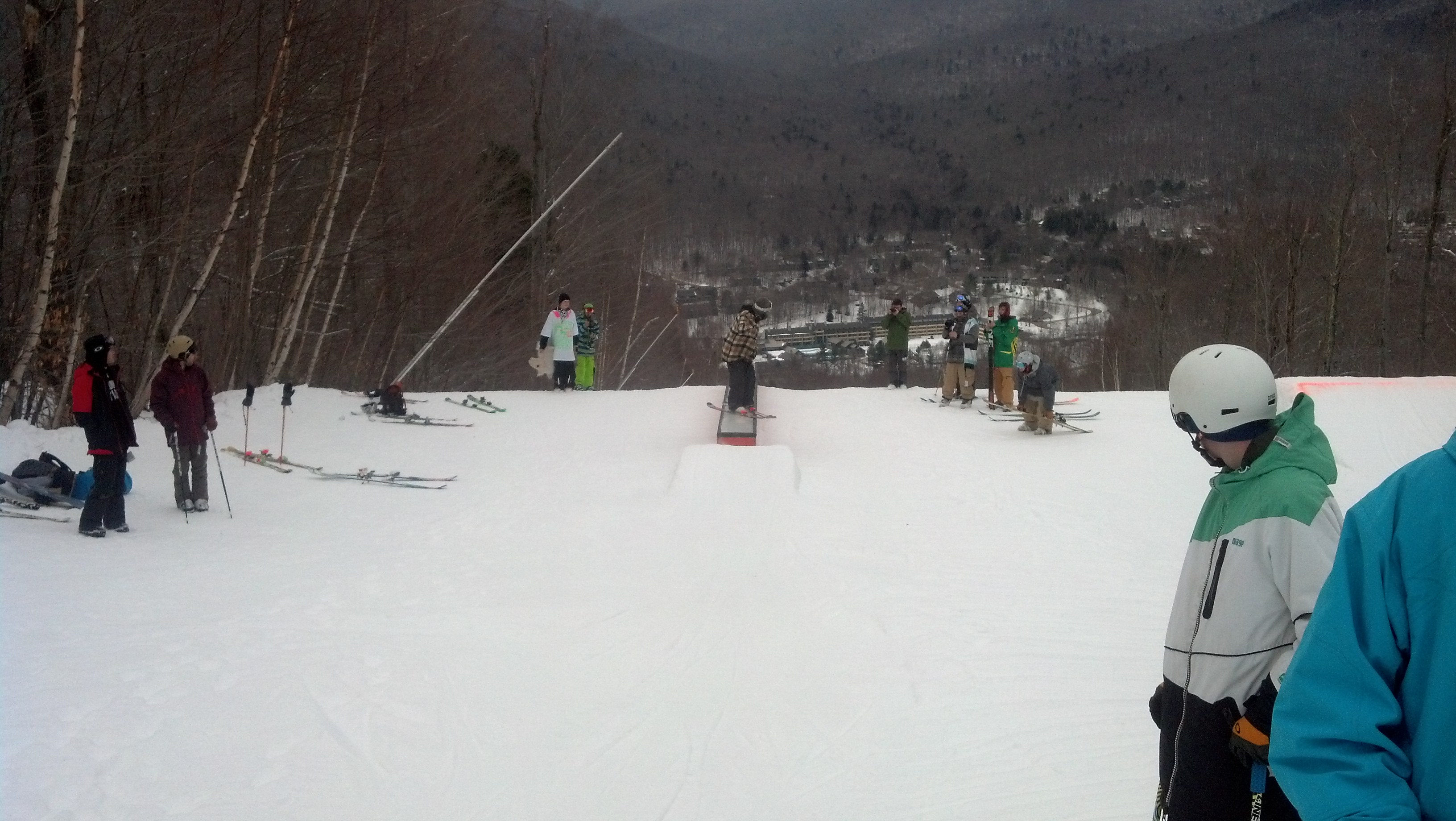 Game of ski on the flat box.