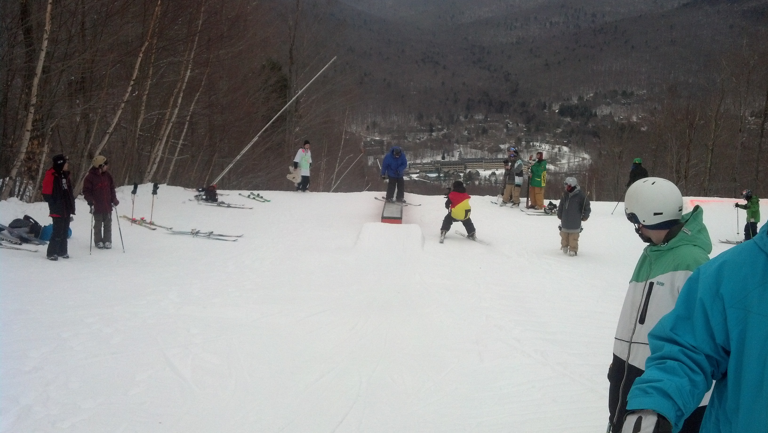 Game of ski on the flat box.