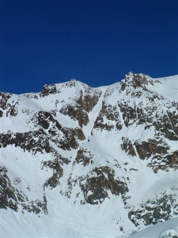 Good ski down this couloir (45deg, 400m vert) viewed from nant blanc glacier