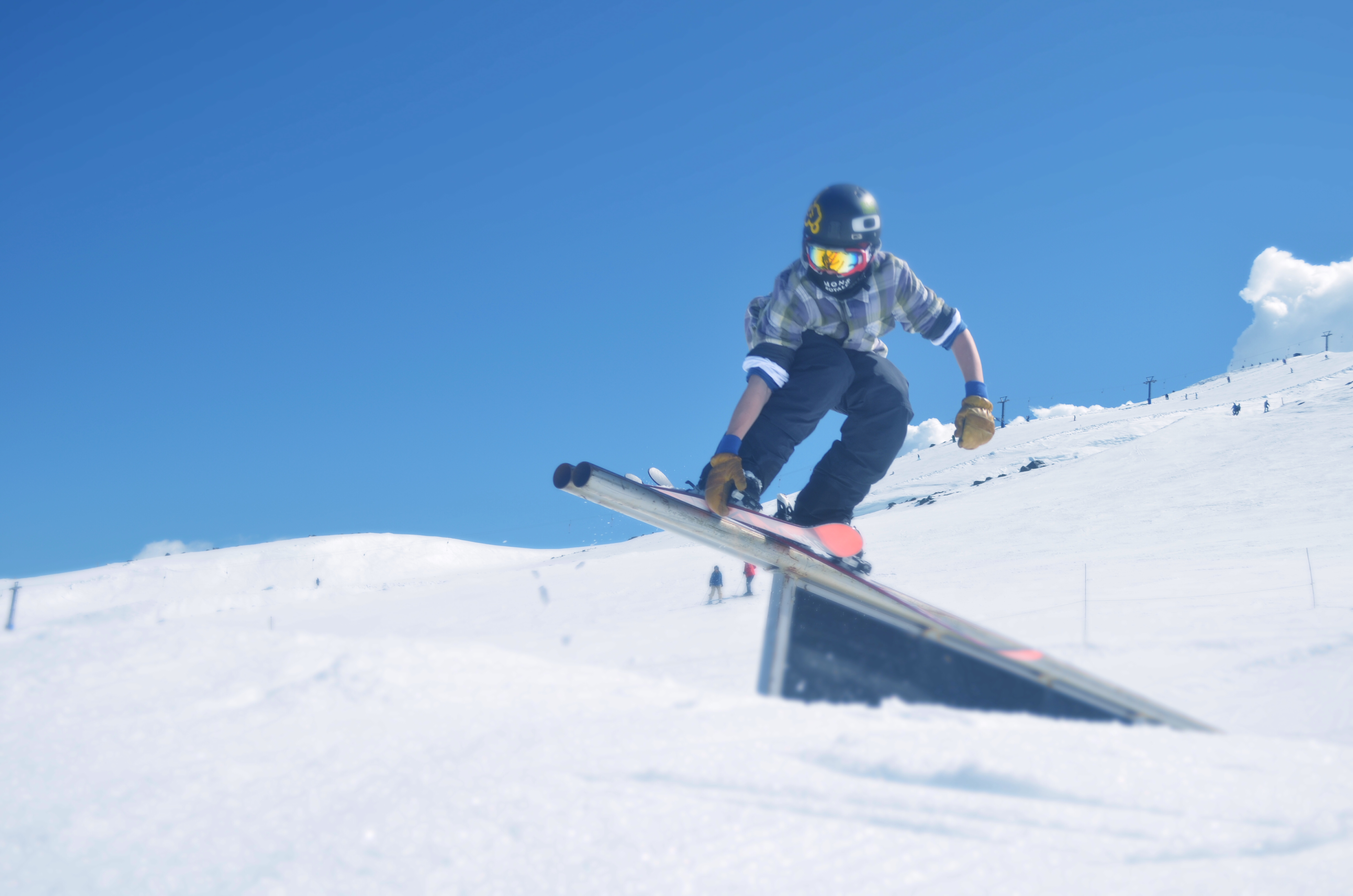 Grabbing Slides @ Turoa