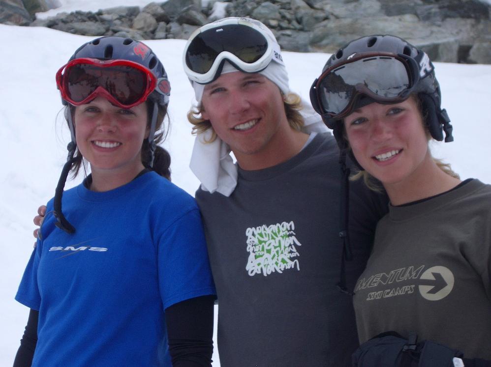 guys...tj schiller has his arm around me and leanna!!!