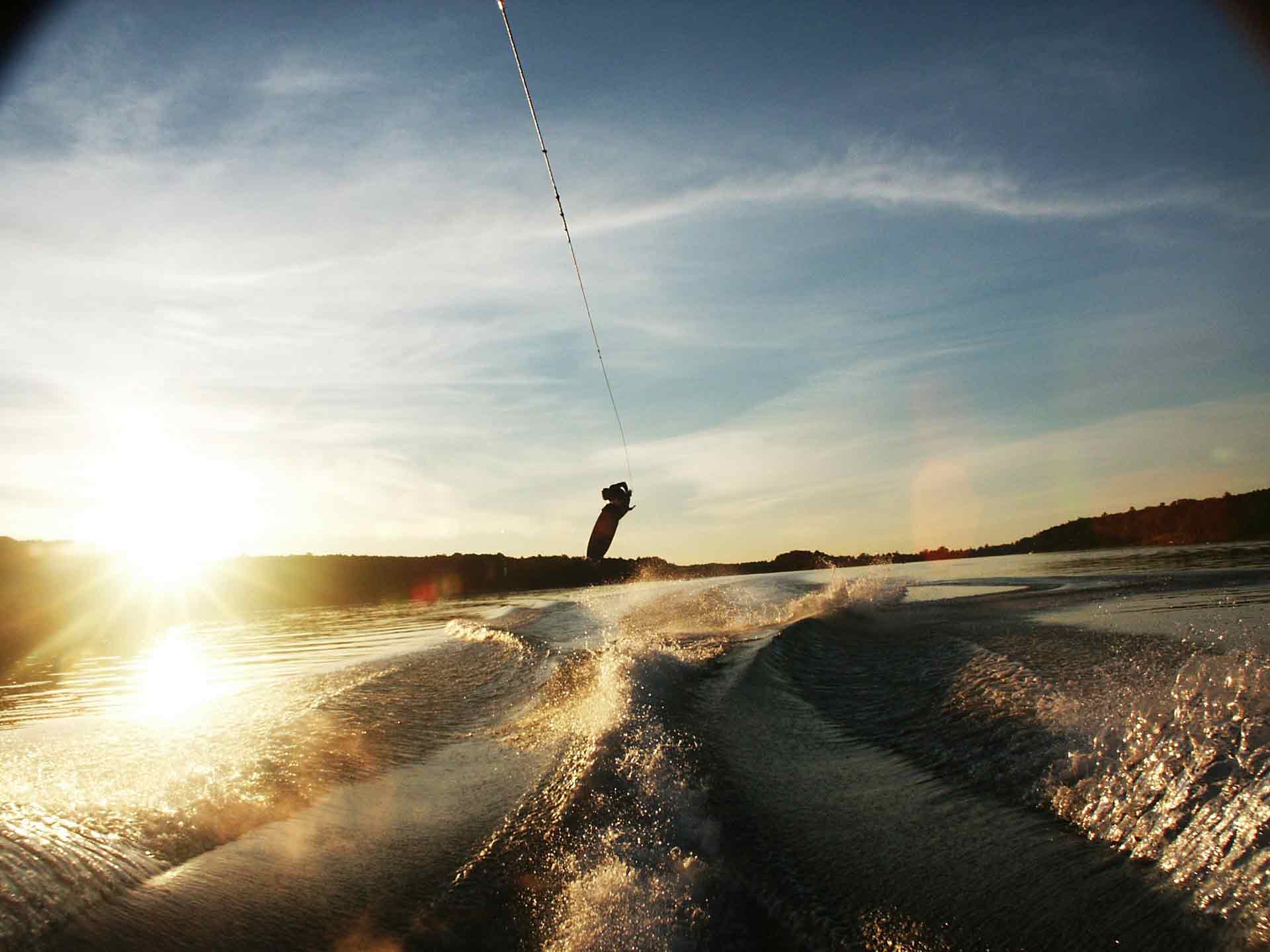 h/s off axis 540 ((wakeboarding))