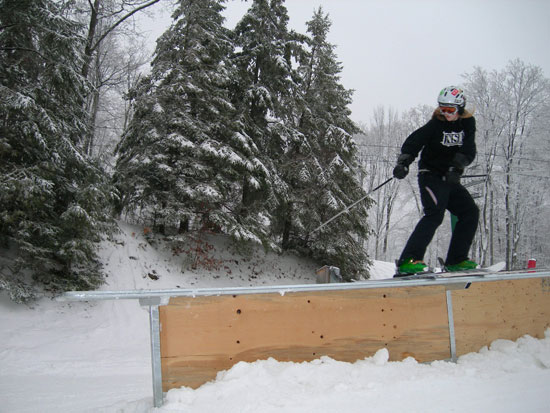 HAHA... disco on skis