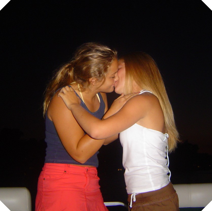 haha o I am on my friends computer (Lo) and she would die if she knew i found this haha she is crazy