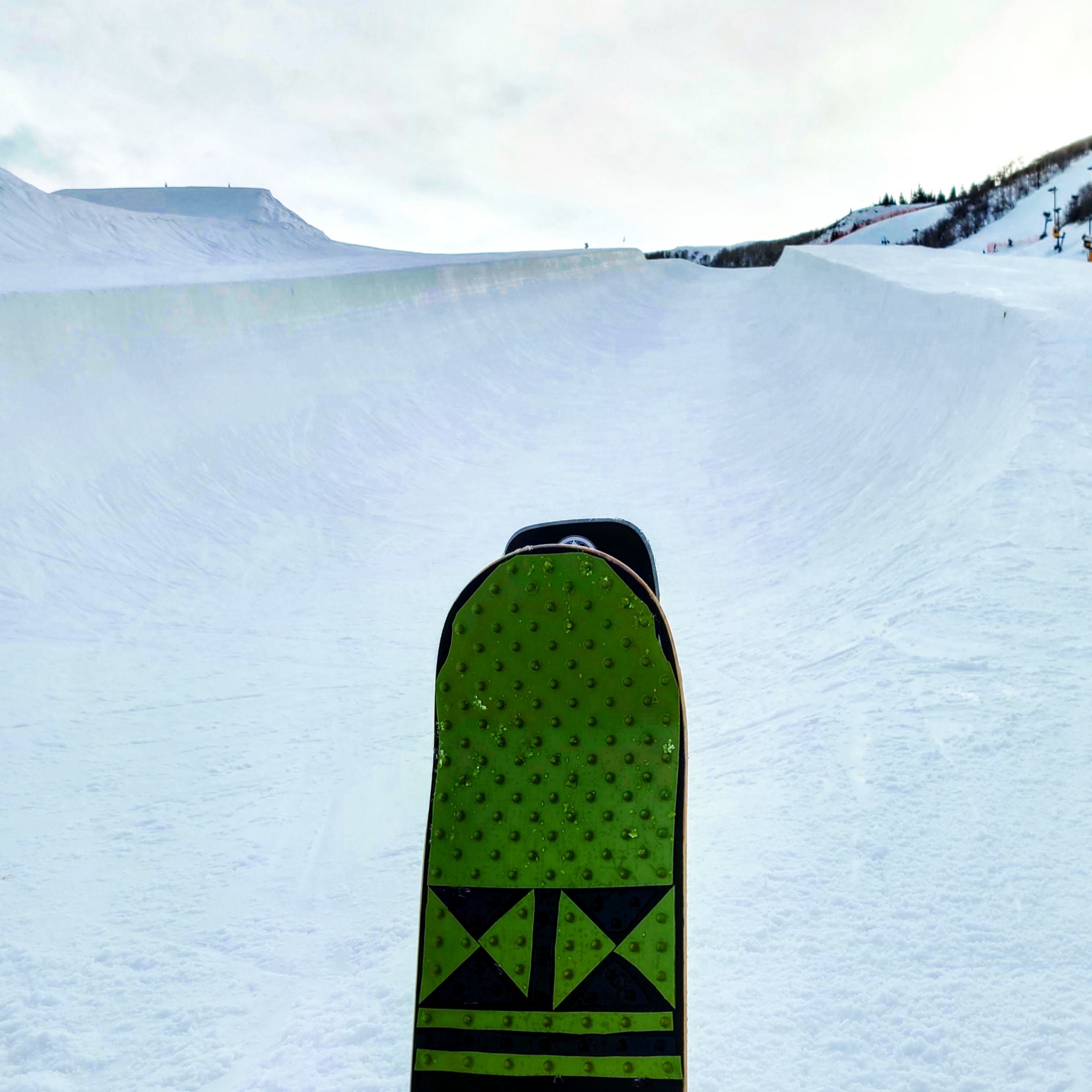 Halfpipe on the Snowskate