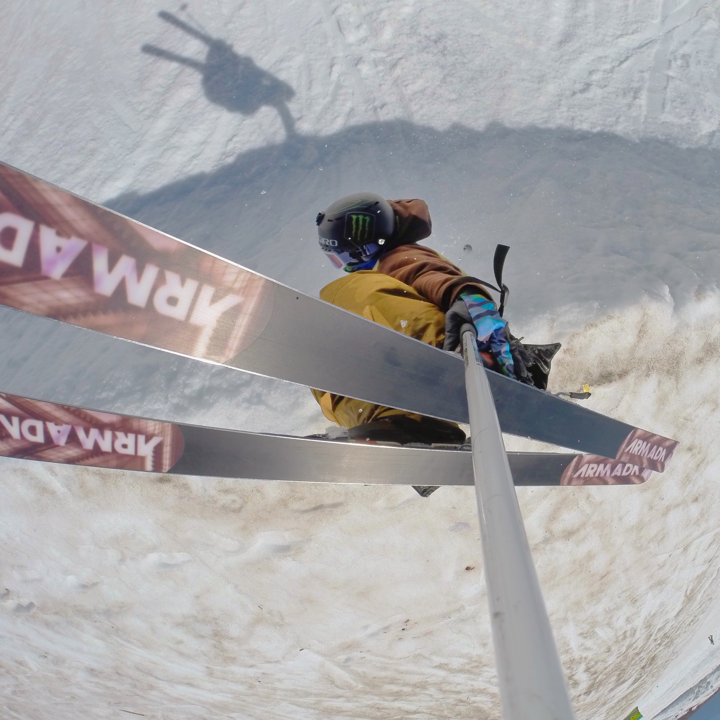 Handplant from a pole