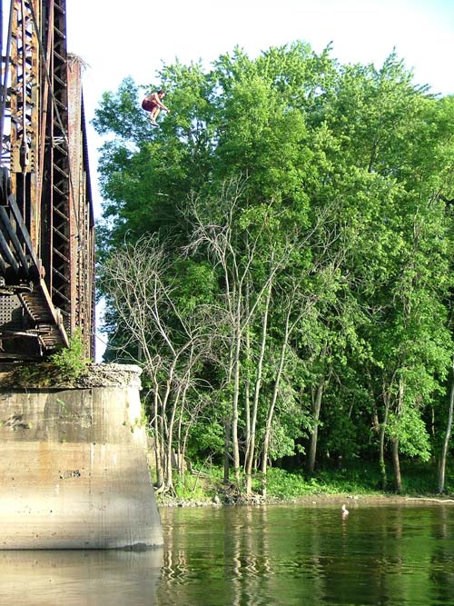 Hawks Nest Bridge, How tall do you think it is?