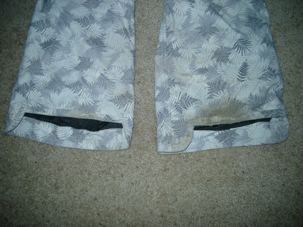 Helly hansen - bottom edge of pants