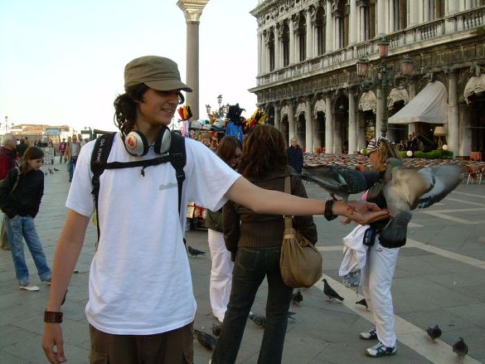 help, i'm beeing mauled