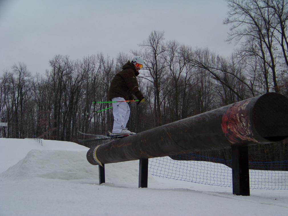 Hittin the blunt rail at snowtrails