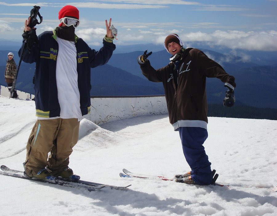 Hornbeck and Barnes Chillin up on Hood