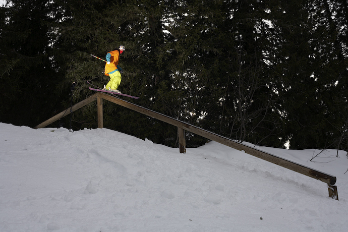 Huge flat down raill