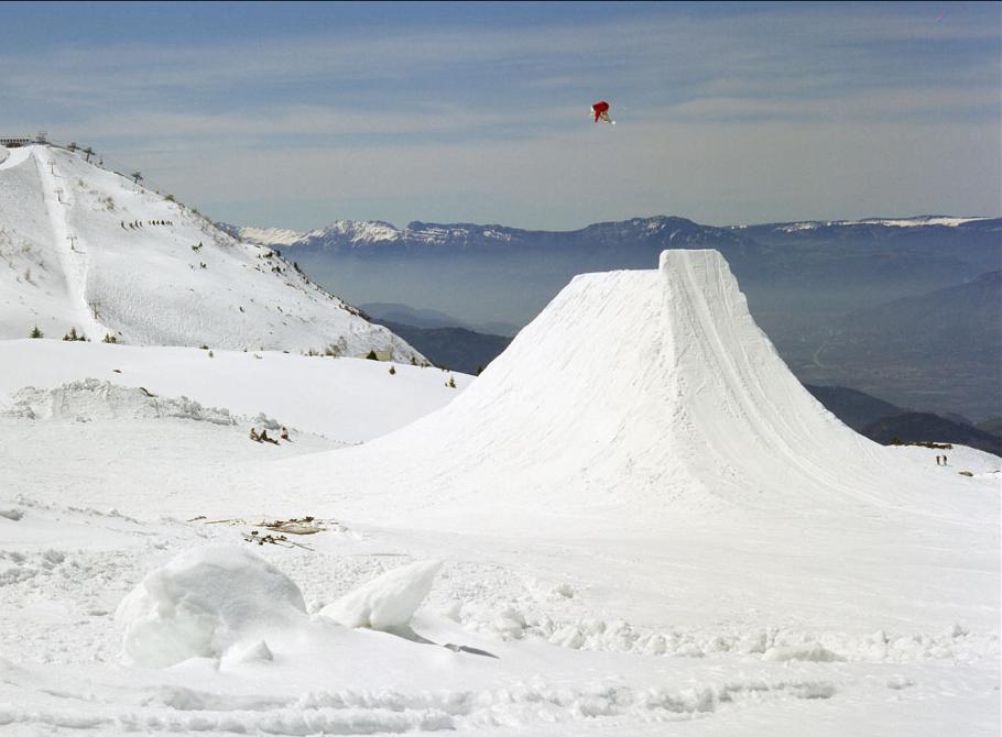 Huge hip in the french spot "les 7 laux"