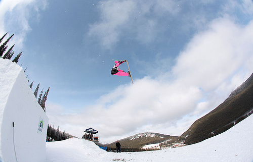 I dont think mick's suit is bright enough.