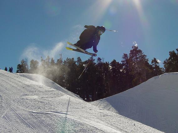 i like the powder spray on this one.