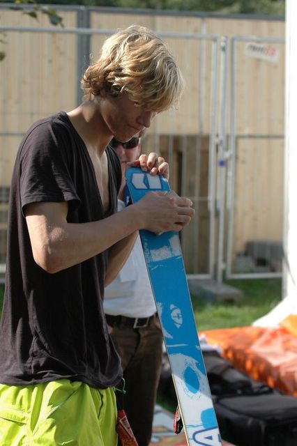 Jacob Wester with skiis, sweeeeeet&hot