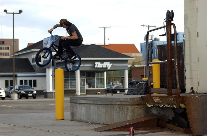Jas Knack 180 over pole