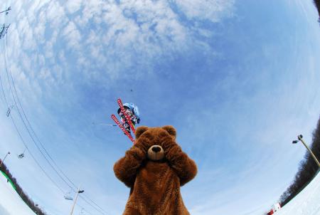 Jumping the bearrrrr