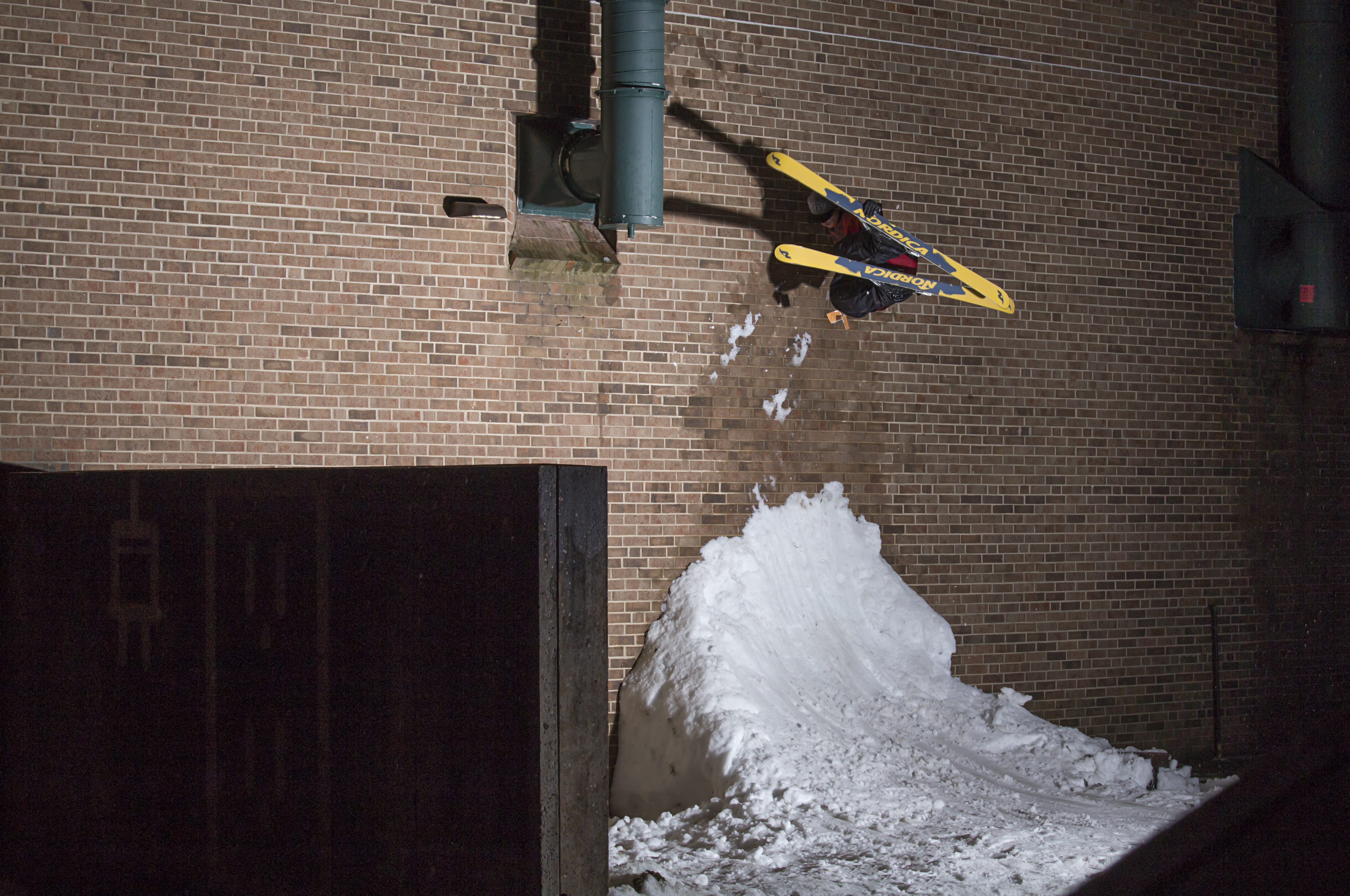 Kellan // Campus Hand Plant